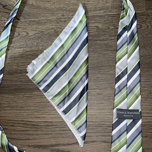 Vroom & Dreesmann Pocket Square & Neck Tie - Picture 3 of 3